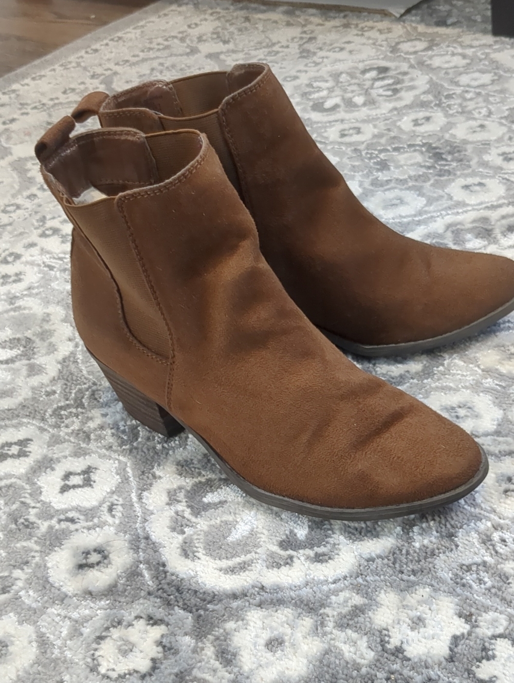 American Eagle Brown Faux Suede Chelsea Ankle Booties Boots Size 6